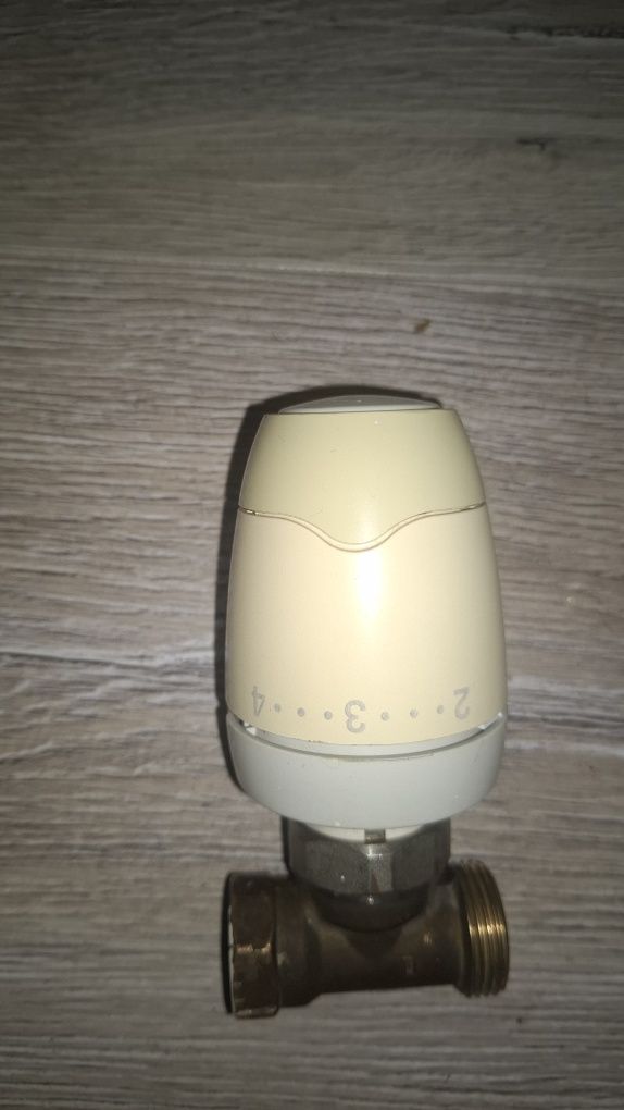 Regulator automatyczny do kaloryfera firmy Danfoss