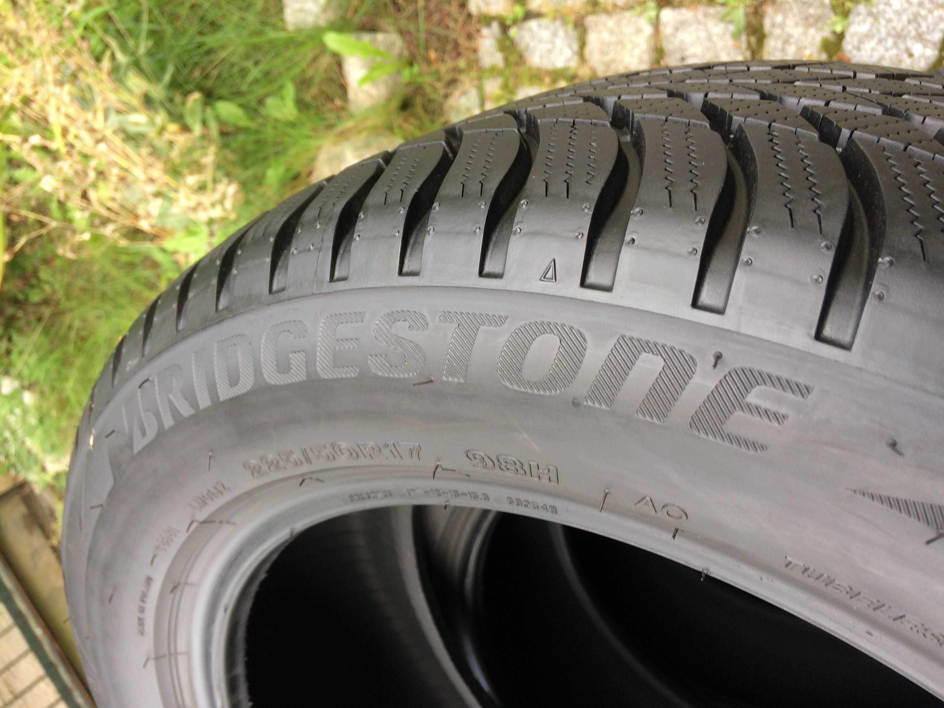 BRIDGESTONE Opona zimowa Blizzak LM001 225/50R17 98H XL AO