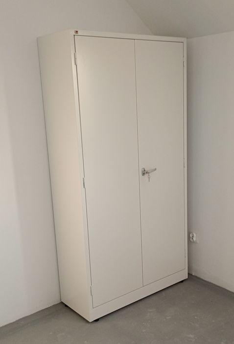 Szafa metalowa z zamkiem