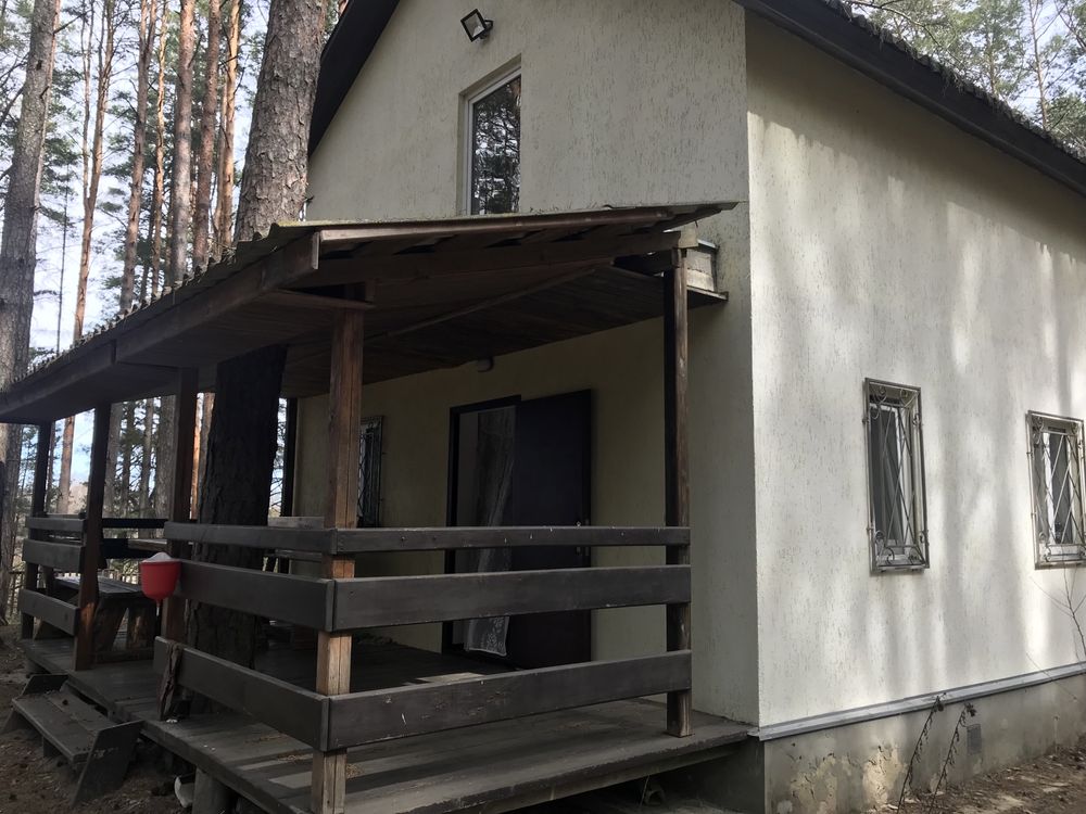 Продам дачний будинок 2 поверхи ,пiдвал.Заг пл 90м2,жила 70.Блок ,утеп