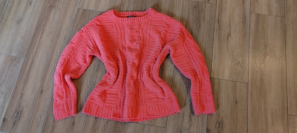 Sweterek w rozmiarze 36