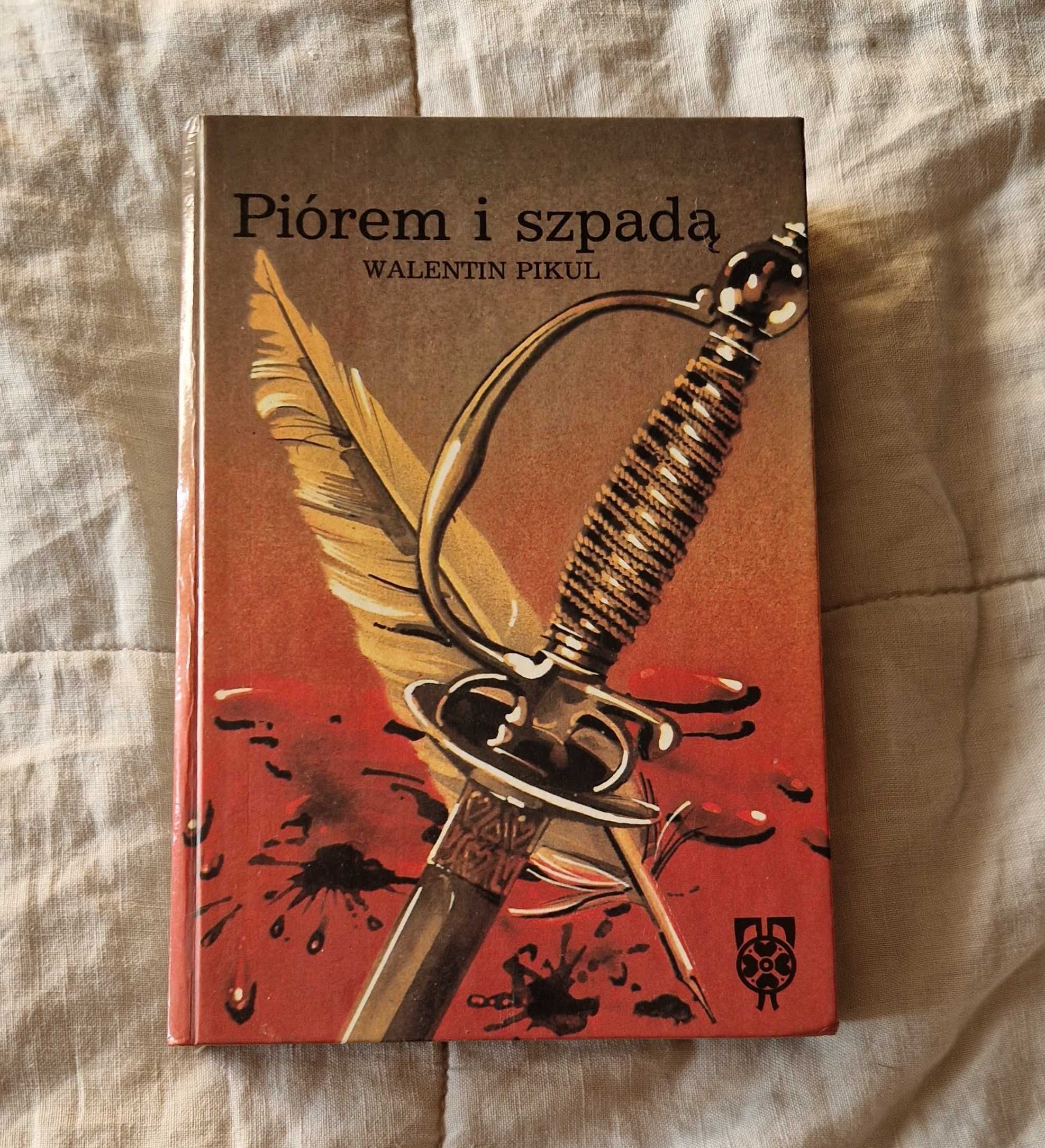 Walentin Pikul - Piórem i szpadą