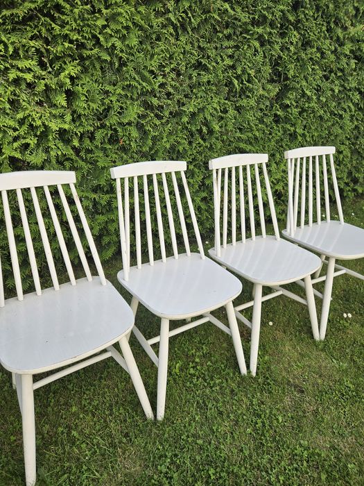 Stół rozkładany z krzesłami drewniany