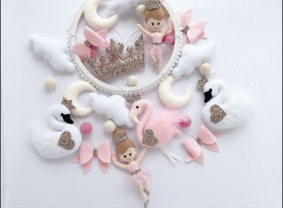 Мобіль для дівчинки