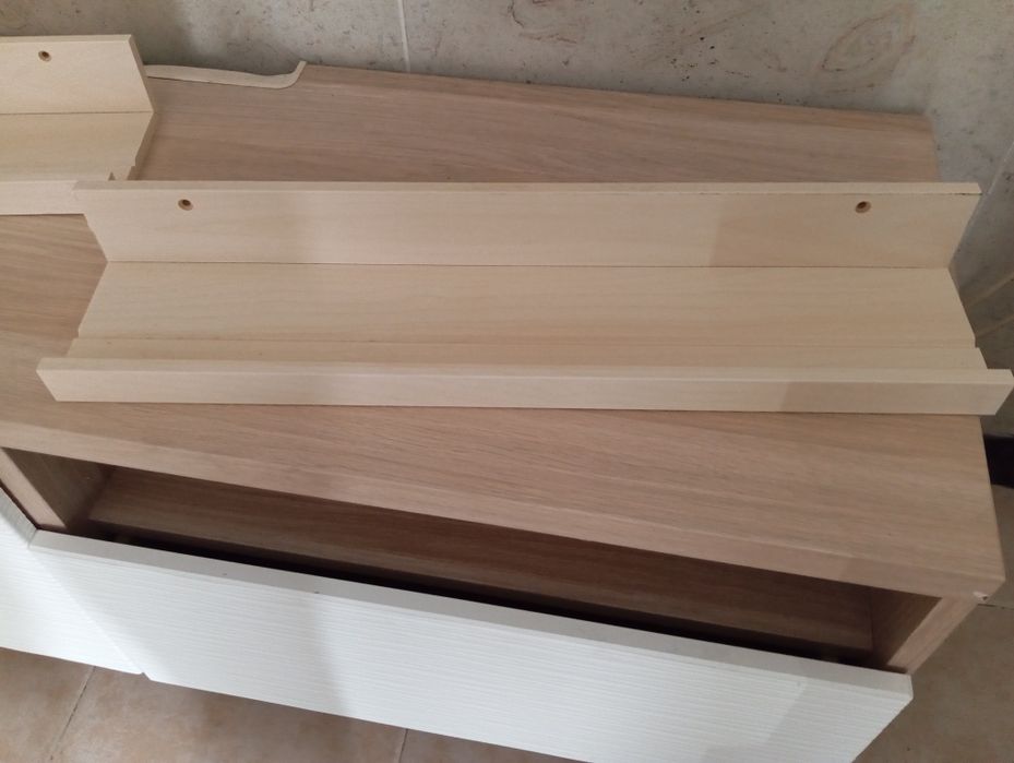 Móvel de TV como novo + oferta de parteleiras "novas"