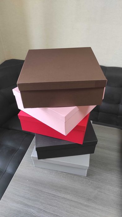 Квадратні картонні коробки 32 см* 11 см з кришкою