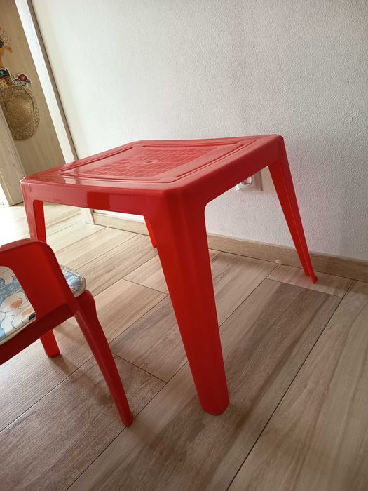 Stolik i krzesełko dla dziecka