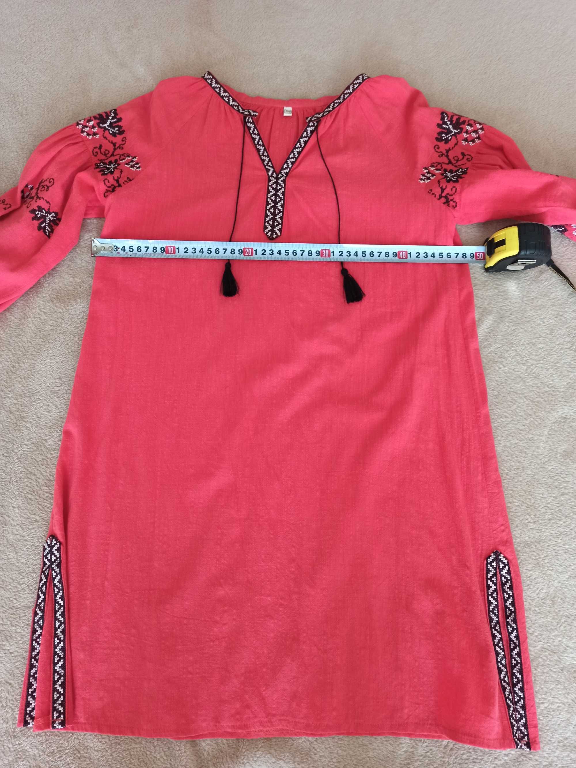 Вишиванка- плаття для дівчини.