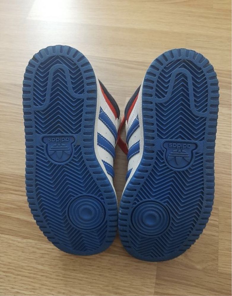 Кроссовки adidas