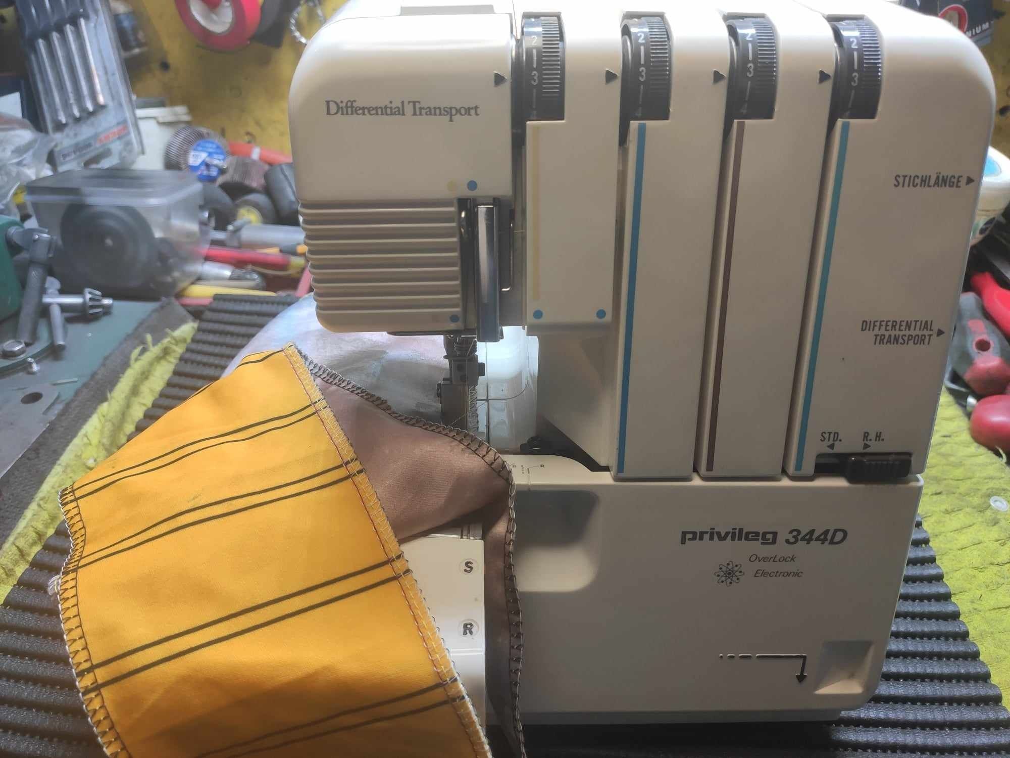 Maszyna do szycia Overlock 2, 3 i 4 nitkowy Privileg 344D