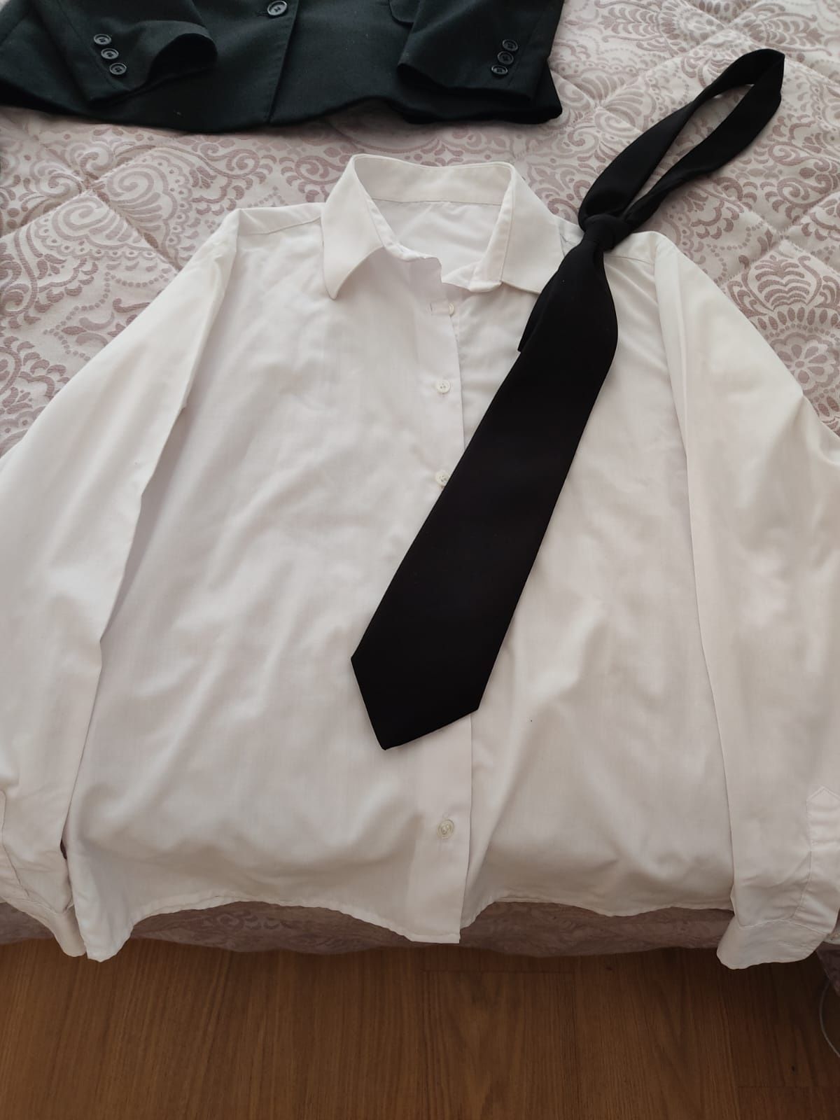 Camisa académica e gravata