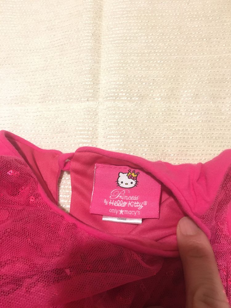 2 vestidos de princesas HELLO KITTY 2 e 5 anos