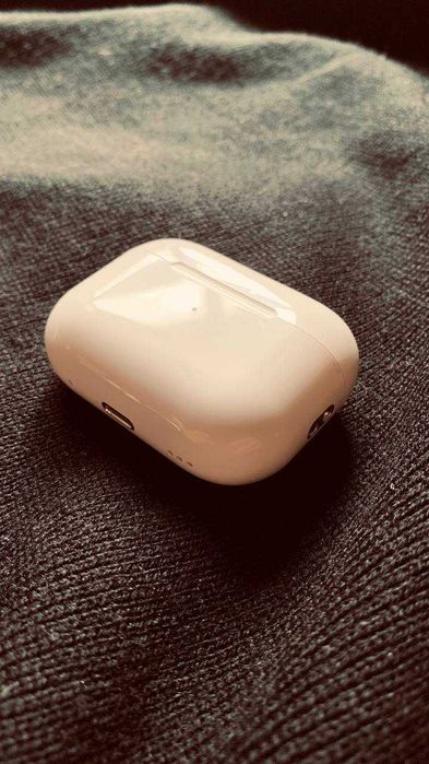 Продам оригінальні. airpods pro 2 як нові