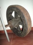Roda de carro muito antiga