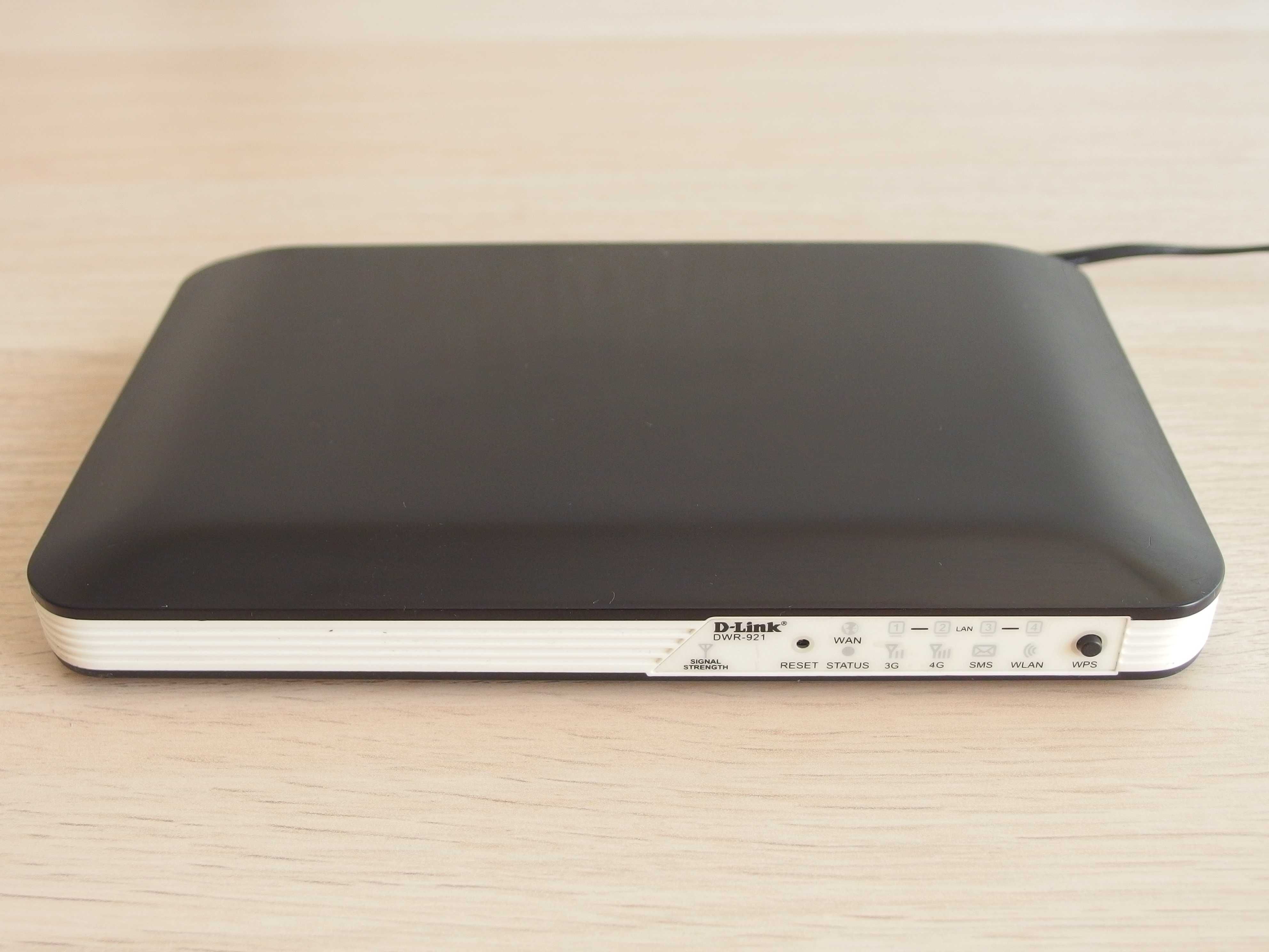 Modem SIM D-Link DWR-921 300Mbps b/g/n 3G 4G (LTE) 150Mbps 4xLAN