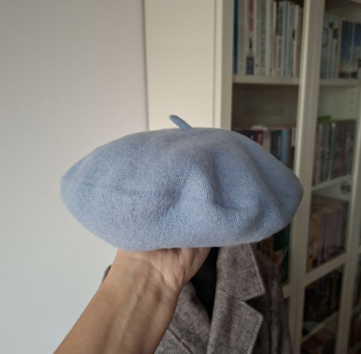 Nowy dzianinowy beret