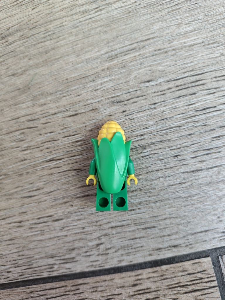 Lego Minifigurka Corn Cob Guy 71018.