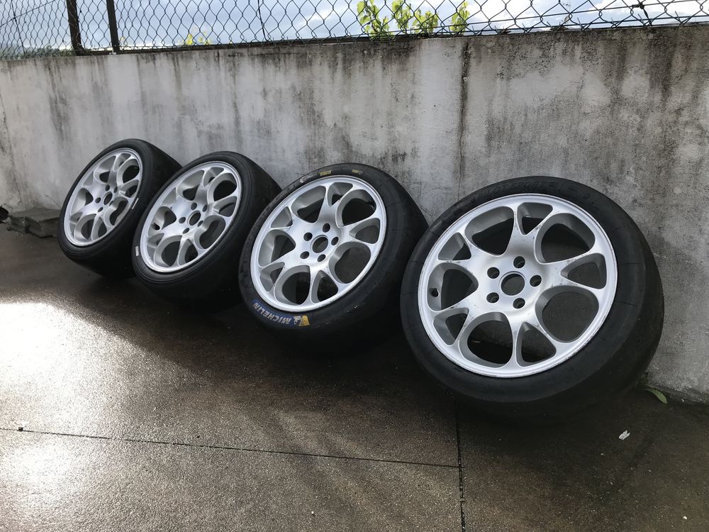 Jantes RH em 17 5x112 com pneus Slicks de competição