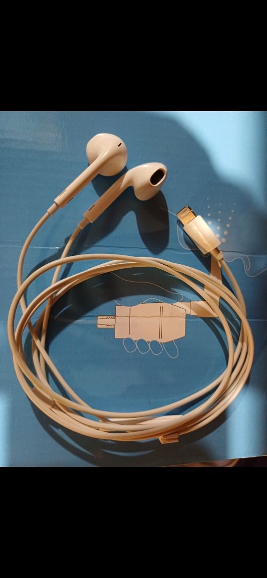 Навушники Apple iPhone EarPods with Mic Lightning