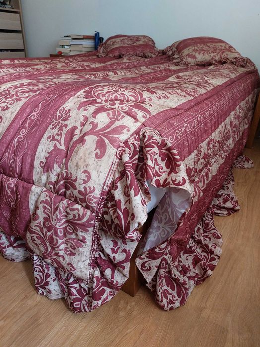 Edredão c/ 2 Almofadas e Colcha