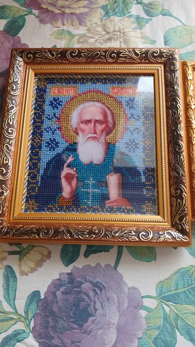 Иконы вышиты чешским бисером