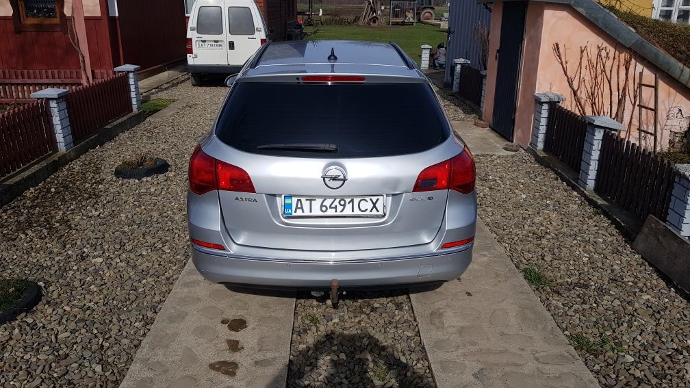 Opel Astra J 2013 р 1.7 дізель  .