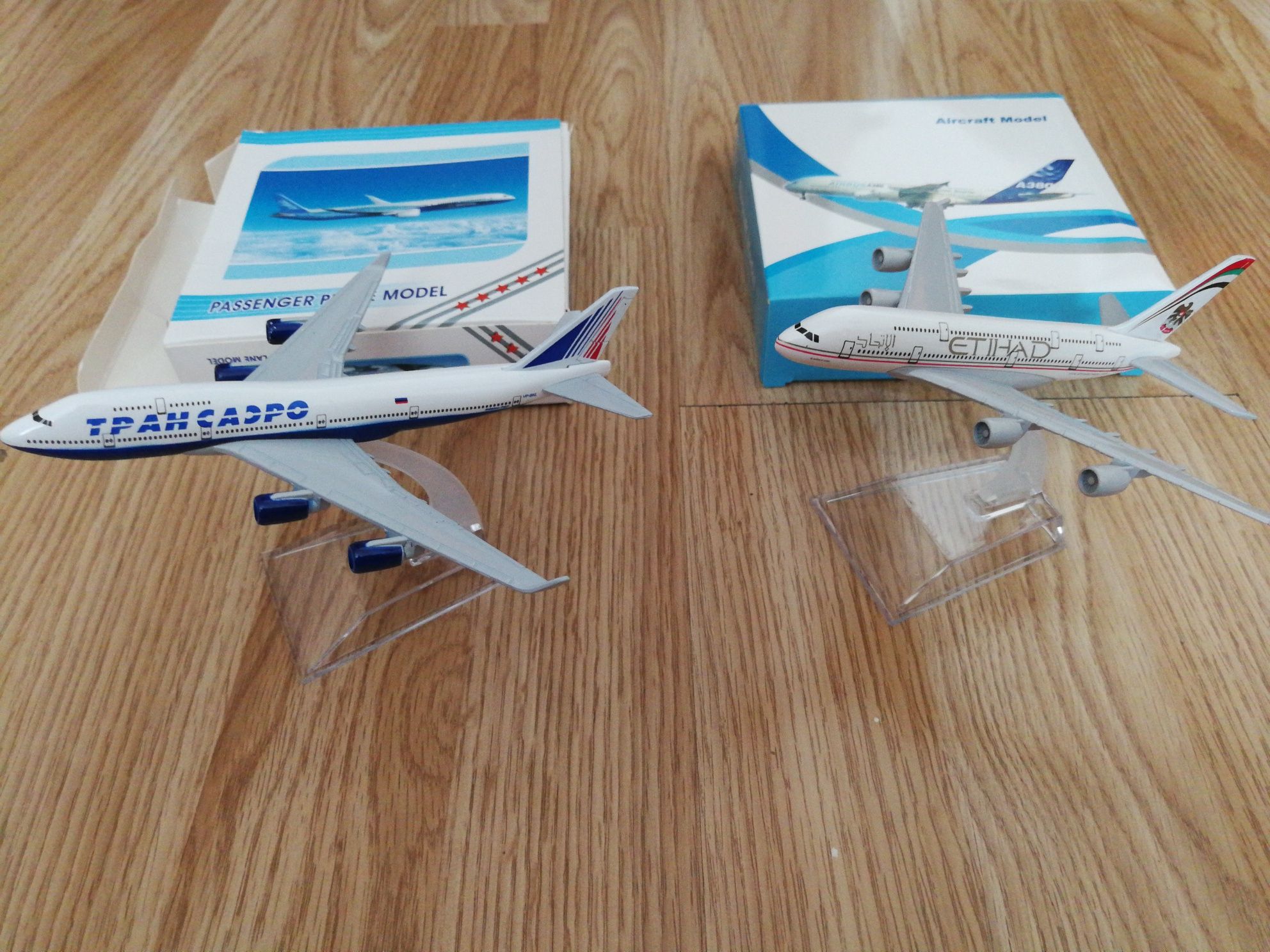 2x modele samolotów 1/400 boeing 747 airbus a380 etihad metal metalowe