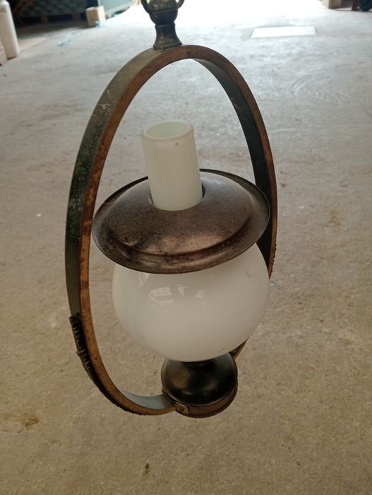 Candeeiro de ferro antigo