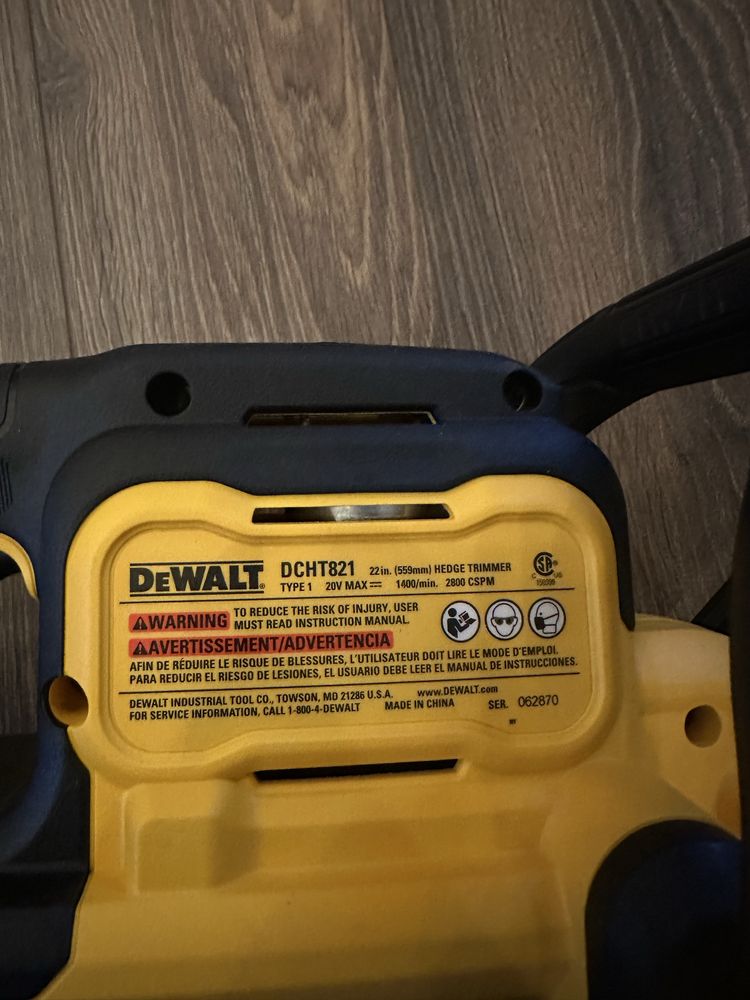 Акумуляторний кущоріз Dewalt DCHT821 20v.