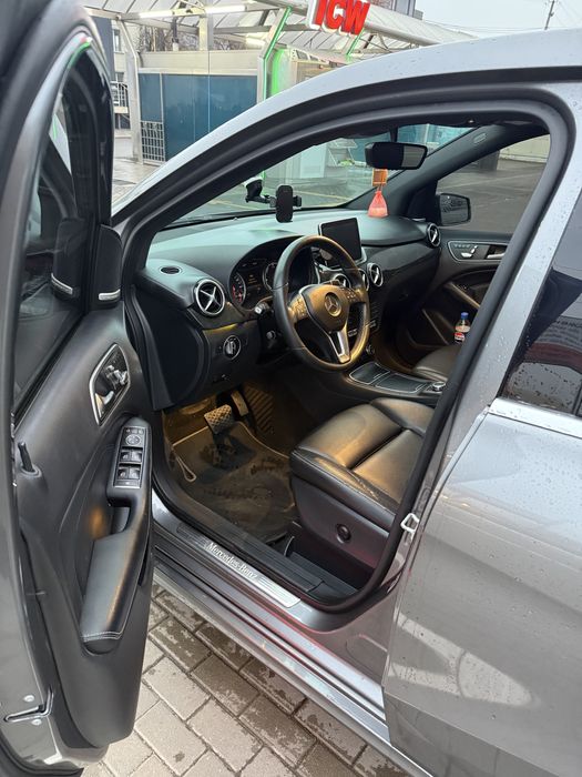 Mercedes-Bens B250e.