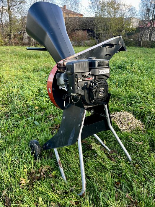 Rębak rozdrabniacz do gałęzi