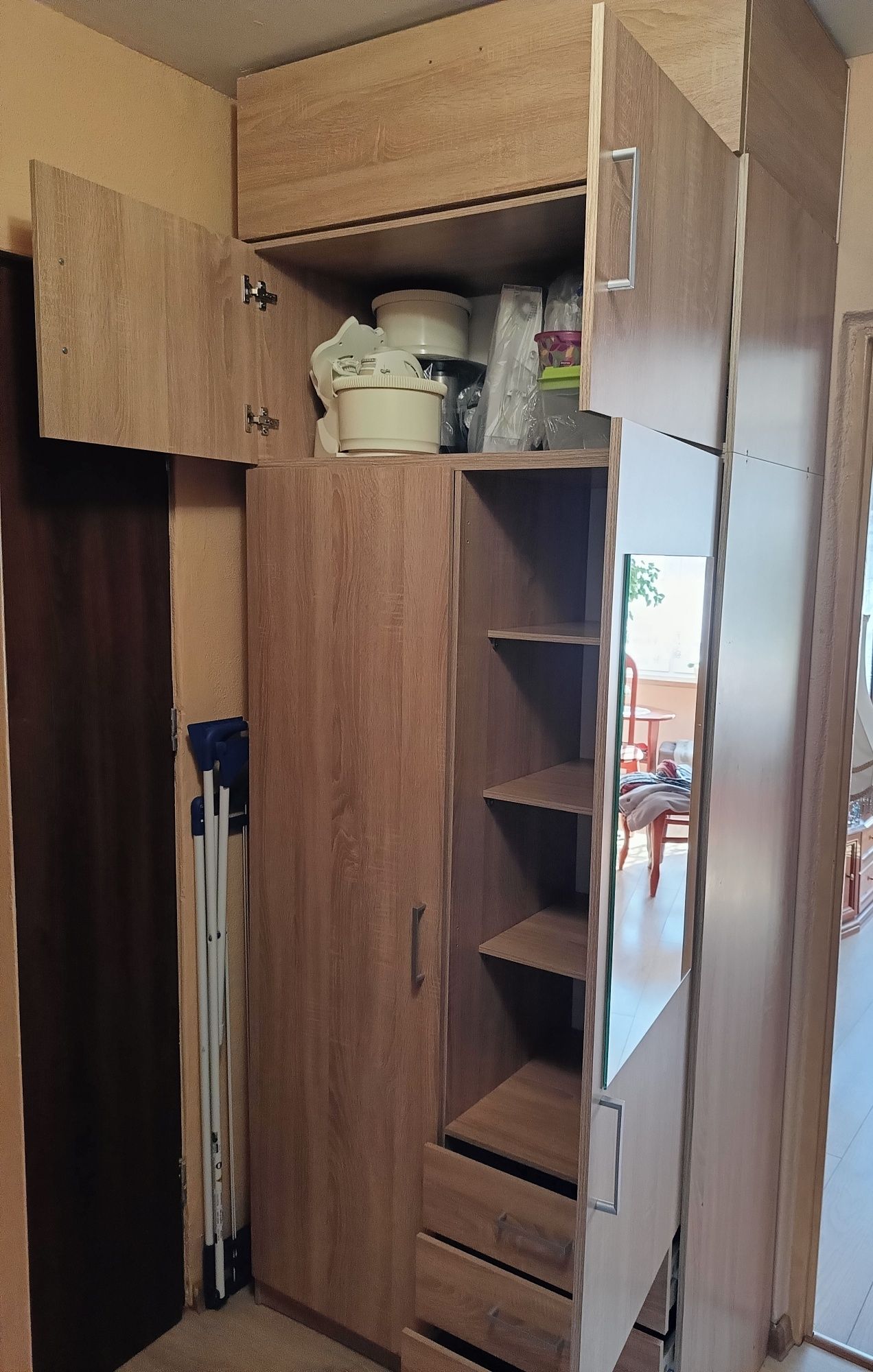 Sprzedam szafę dwu dwudrzwiowa cena do delikatnej negocjacji