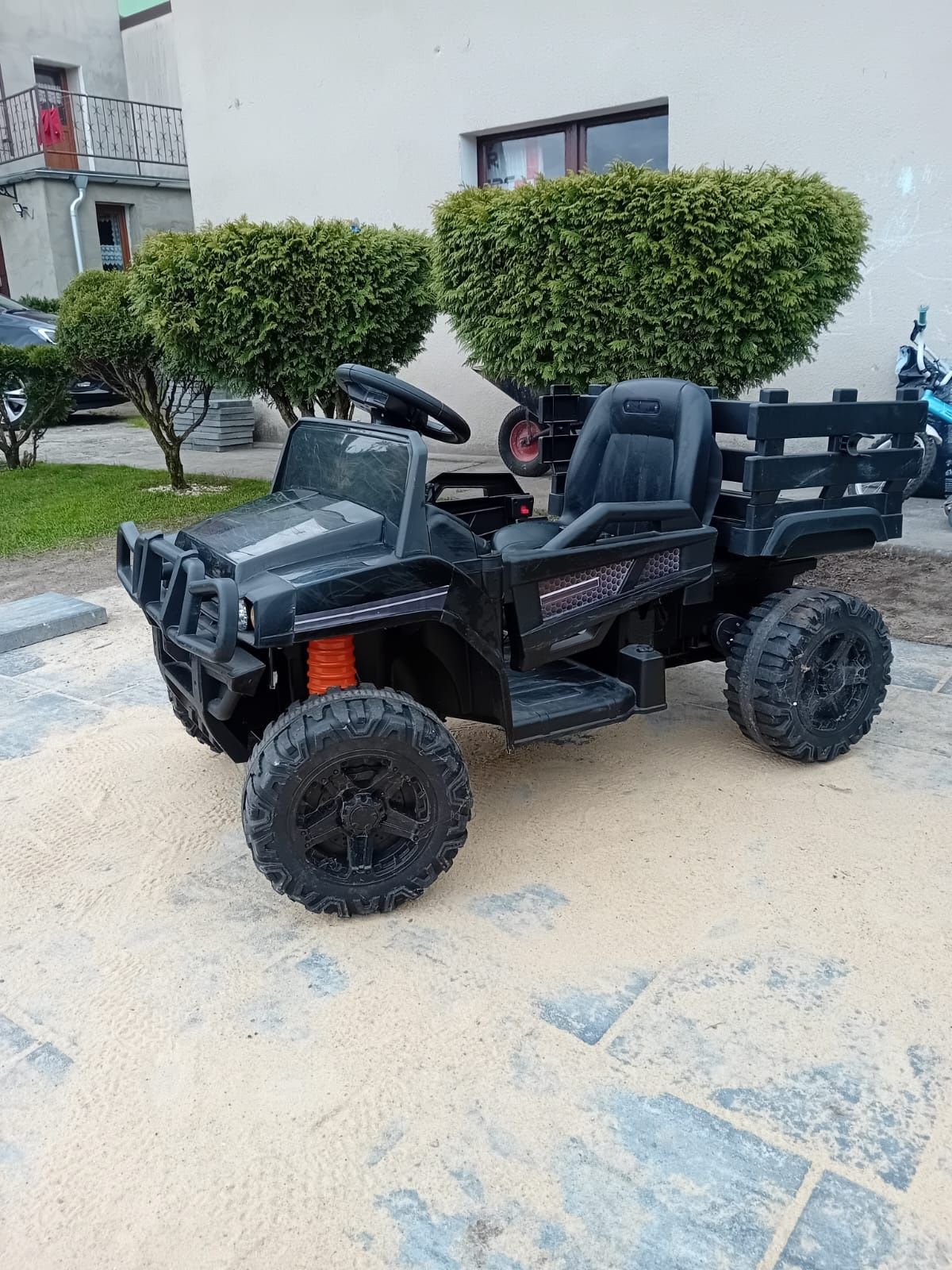 Auto jeep na ladowanie dla dziecka