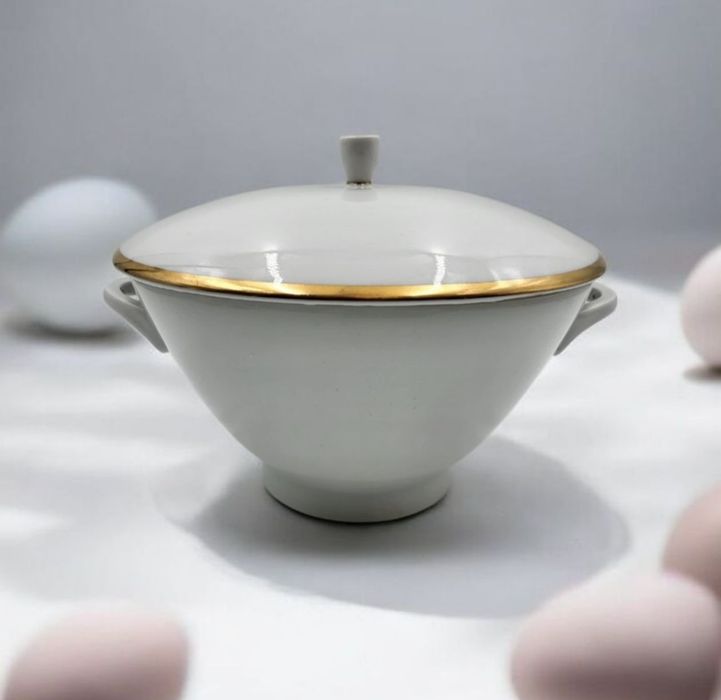 Elegancka waza na zupę ze złoconym brzegiem