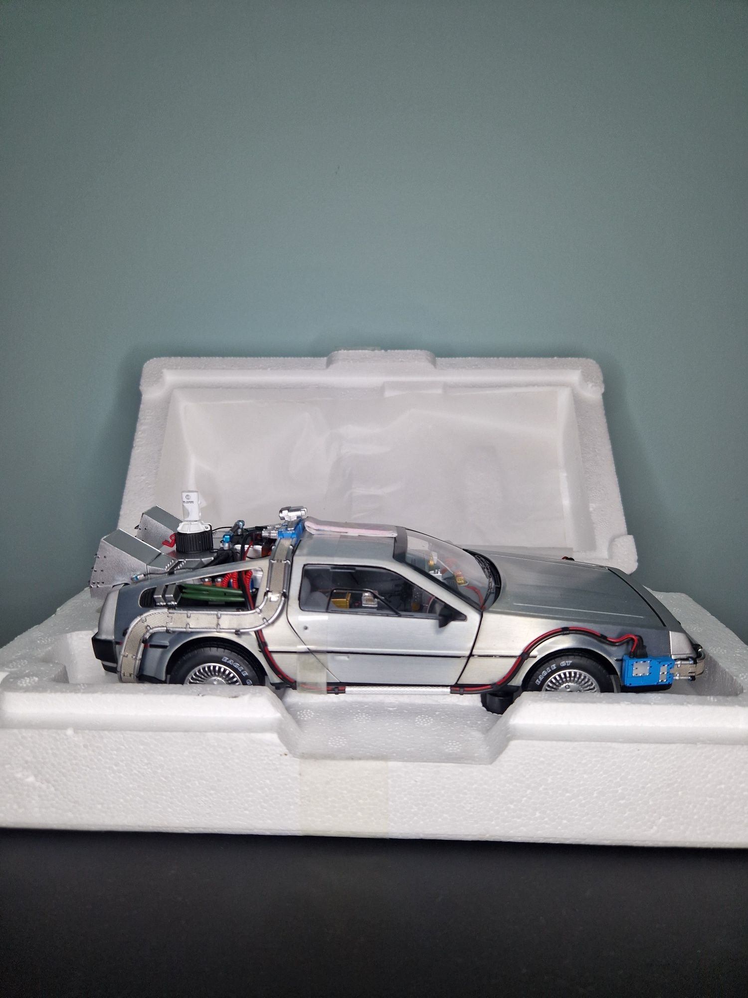 Nowy DMC DeLorean HotWheels 1/18 1:18 Powrót do przyszłość Back to The