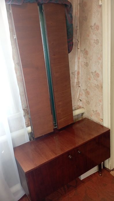 Продам трюмо б/у