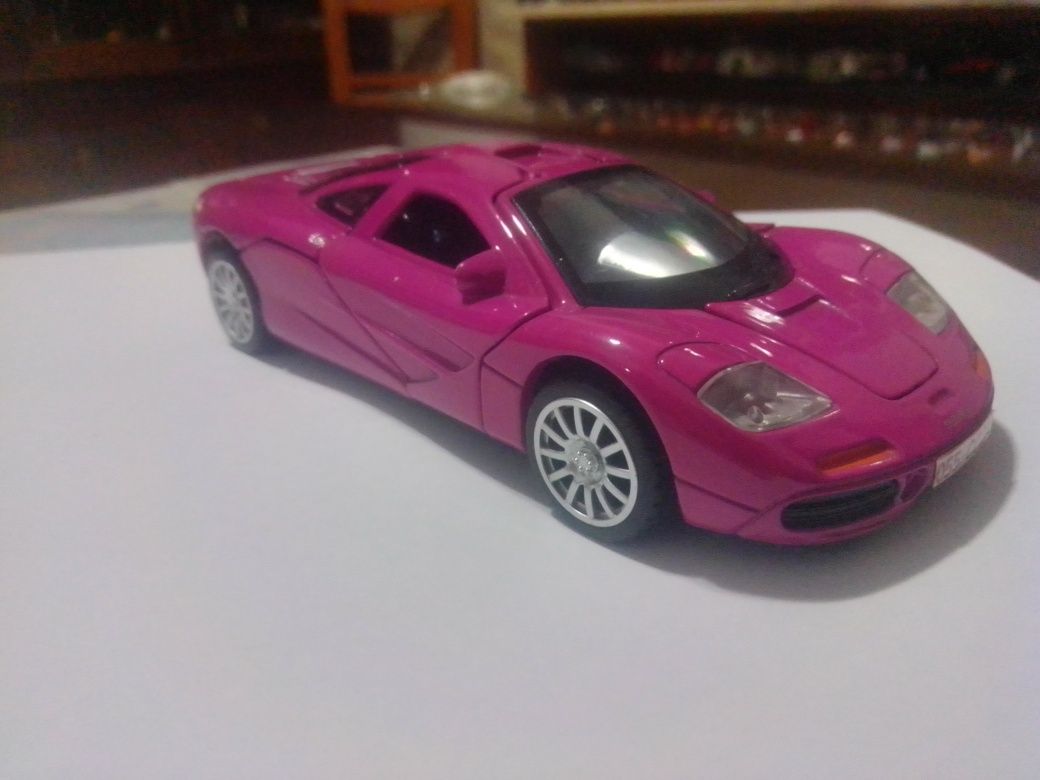 Miniatura McLaren F1