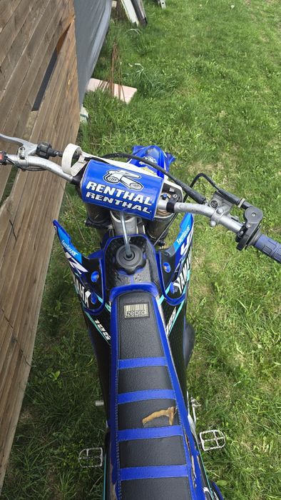 Yamaha yz 125 dwa komplety plastików
