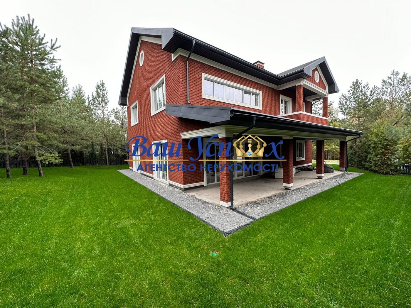 Продаж нового будинку в лісовій частині містечка.  КГ Green Hills