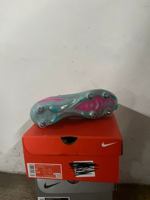 Vendo botas de futebol Nike novas