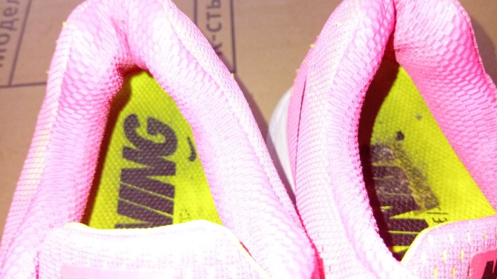 Кросівки жіночи Nike розмір розмір 38,5. В гарному стані.