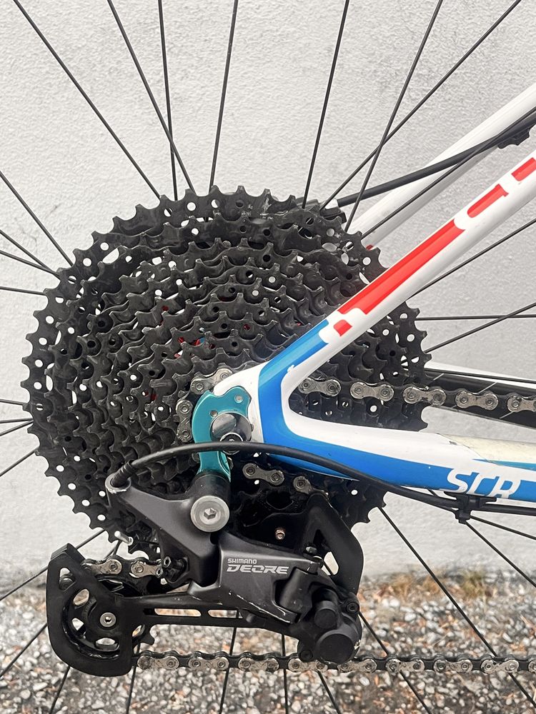 Cube 29 carbono com Fox Kashima