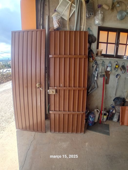 Vende-se Portas em ferro