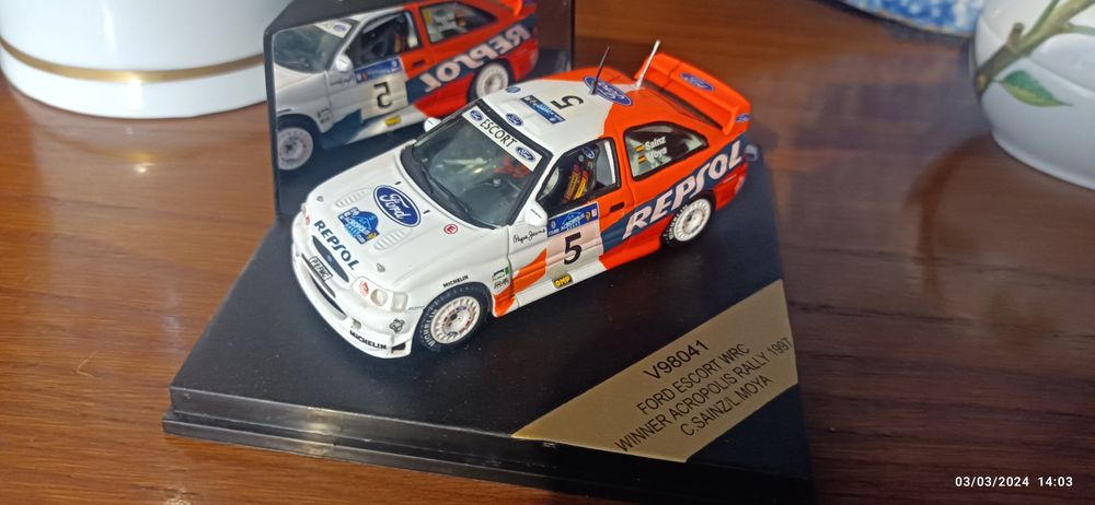 Vitesse Ford escort wrc Carlos Sainz 1/43 novo 30€