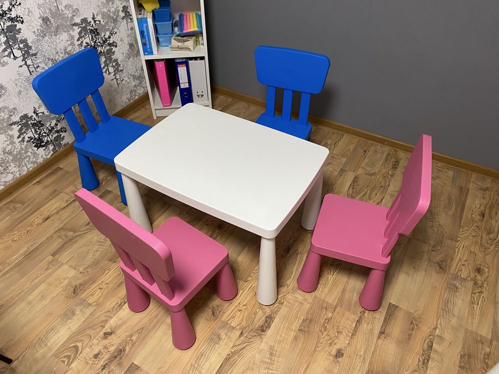 Zestaw stolik plus cztery krzesełka mamut ikea