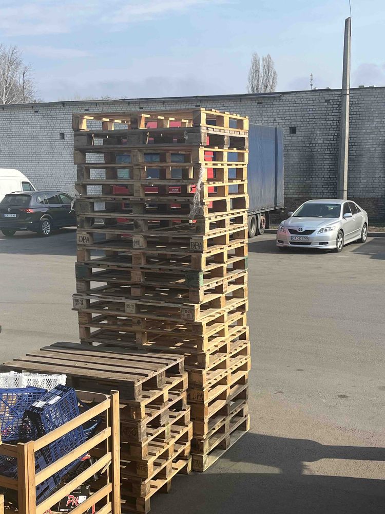 Продаються піддони