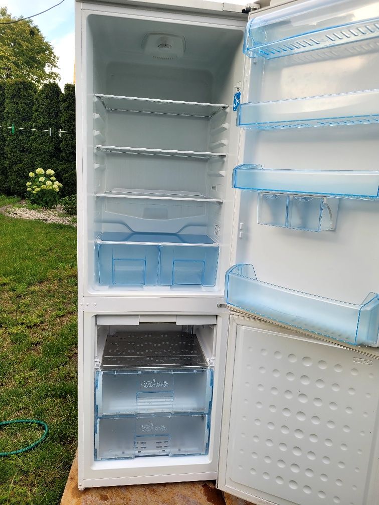 Lodówka  BEKO CSA34000VR