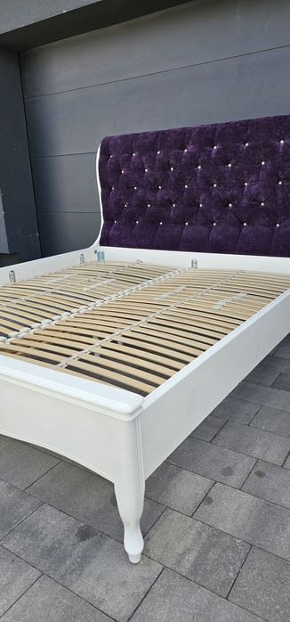 Piękne Łóżko z kamieniami Swarowskiego