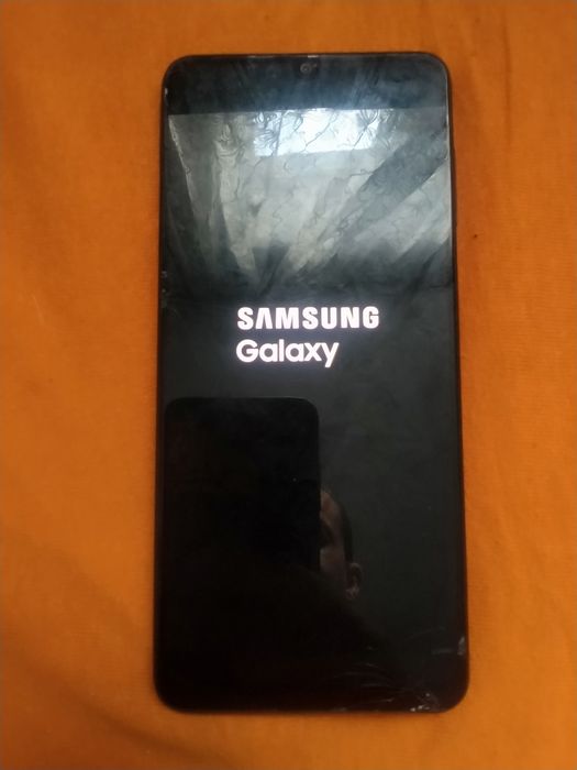 samsung a225f На запчастини телефон