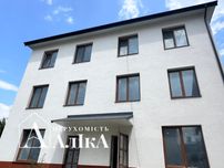 Продам велику 1-кімнатну квартиру в новобудові з окремим входом